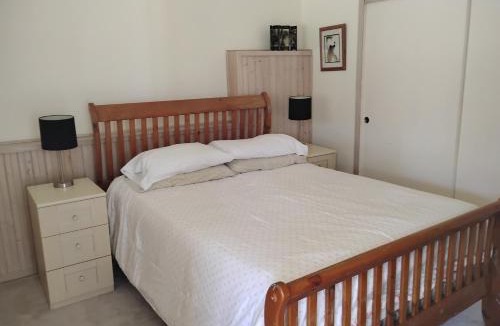 Riverview House | Quiet Back Garden View Apartment