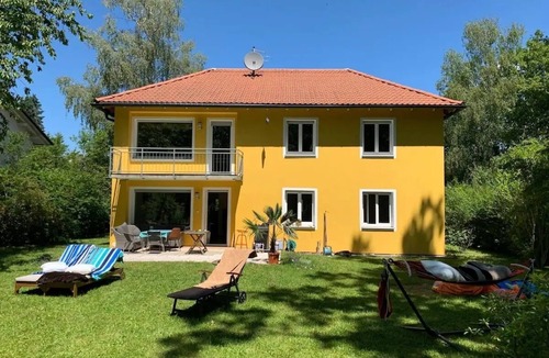 Munchen District Apartment | Quiet balcony apartment in the noble suburb of Munich Gräfelfing with a view of the countryside