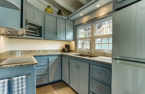Placencia Cottage | Quiet Beachfront Cabin in Maya Beach. 2BR