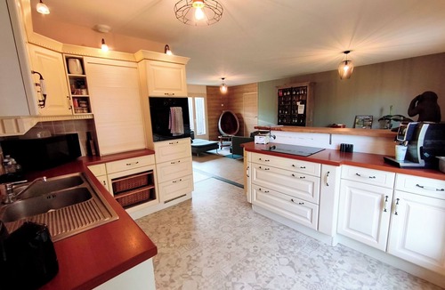 Lindry Bed & Breakfast | Quiet bedroom, shared kitchen, living room, bathroom, jucuzzi Absolute peace and quiet