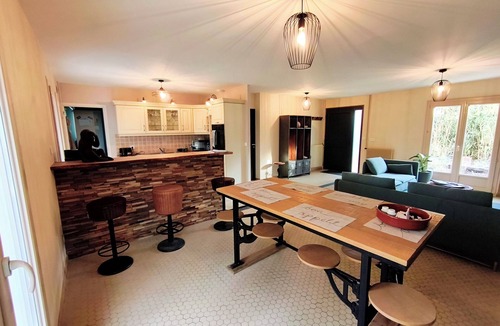 Lindry Bed & Breakfast | Quiet bedroom, shared kitchen, living room, bathroom, jucuzzi Absolute peace and quiet