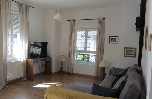 Aix-les-Bains City Center Apartment | Quiet, bright apartment, 400 metres from the town center, with parking lot