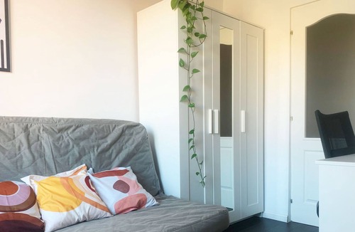 Old Town Apartment | Quiet central green apartment, remote work ready