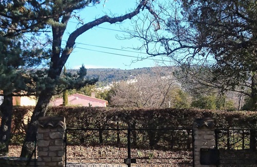 Saint-Saturnin-les-Apt Apartment | Quiet - Charming - Atypical - View Luberon - Parc Naturel du Luberon - GR97