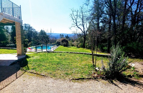 Saint-Saturnin-les-Apt Apartment | Quiet - Charming - Atypical - View Luberon - Parc Naturel du Luberon - GR97