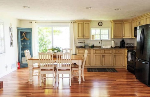 Geneva Cottage | Quiet/charming 2-bedroom Sunset-Lake view cottage lovely Seneca lake, wine trail