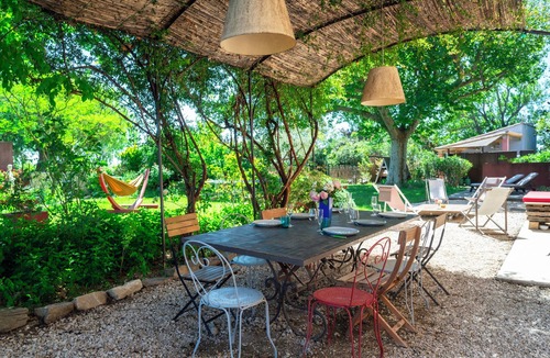 Sarrians Villa | Quiet, charming farmhouse with large swimming pool and Mont Ventoux view Ideal for families