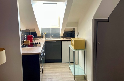 Jean-Medecin Apartment | Quiet, cheerful and sunny studio in centre with lift and air conditioning