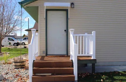 Twin Falls Apartment | Quiet, Clean 1 BR Apt. Perfect getaway for 2. Close to shopping, movies, etc