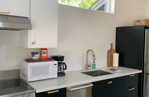 Rose City Park House | Quiet + Clean Backyard Bungalow in NE PDX. Kitchen, W/D, A/C.