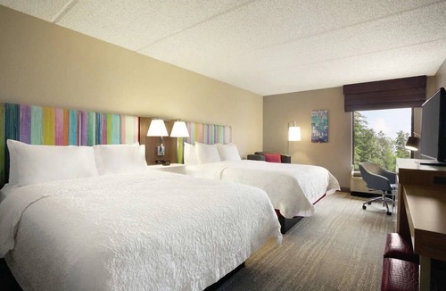 US 290 Hotel | Quiet & Clean Room for Family w/Pets | Steps to Cinemark Tinseltown Houston 290