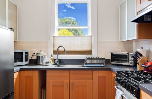 Bushrod House | Quiet, Comfortable, Clean. Turnkey & Easy Access to SF, Berkeley, Oakland