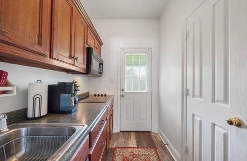 South Baton Rouge Cottage | Quiet & Comfy 1BR House – 13 Minutes to LSU Campus