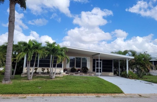 Ellenton House | Quiet community 2 Bed 2 Bath minutes away from Bradenton, FL.