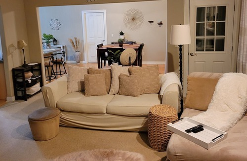 Slinger Condo | Quiet condo stay w/easy access to 41 to Milwaukee or Appleton.