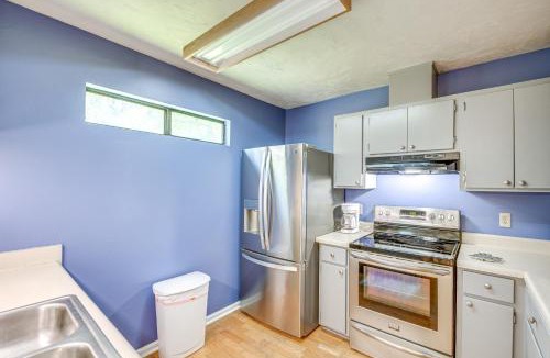 Tallahassee House | Quiet & Convenient Tallahassee Home, 4 Mi to Lake!