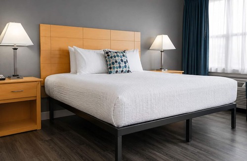 Brooklyn Hotel | Quiet Corner Inn