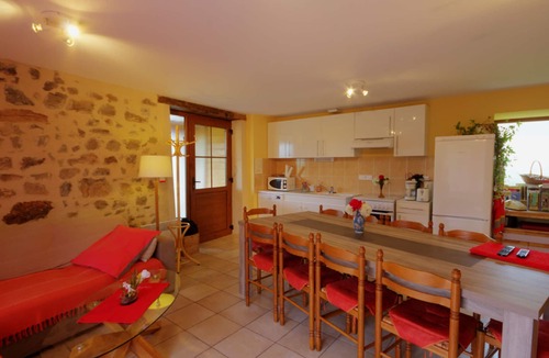 Saint-Cyr-de-Valorges Cottage | Quiet cottage, pets welcome, sheets and cleaning included