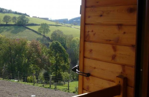 Saint-Cyr-de-Valorges Cottage | Quiet cottage, pets welcome, sheets and cleaning included