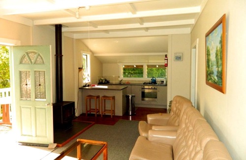 Tryphena House | Quiet Cottage near Beaches on Shoal Bay, Great Barrier Island, New Zealand