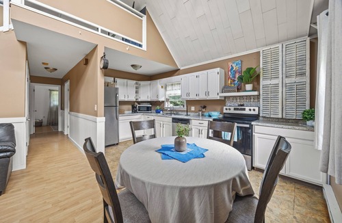Bath House | Quiet cottage in the country with WiFi, AC