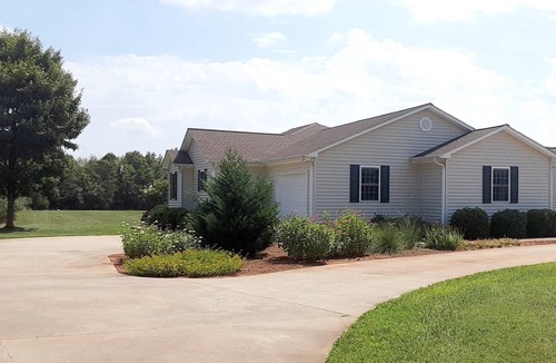 Roebuck House | Quiet, country setting with large yard, pool and NO cleaning fee.