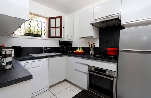 Boulouris-sur-Mer Apartment | Quiet, cozy duplex for 5 air-conditioned by the sea, Wifi, swimming pool, park
