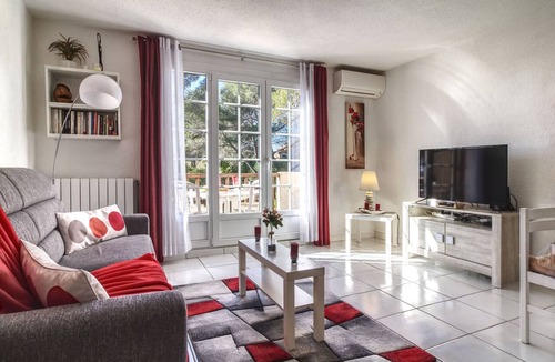 Boulouris-sur-Mer Apartment | Quiet, cozy duplex for 5 air-conditioned by the sea, Wifi, swimming pool, park