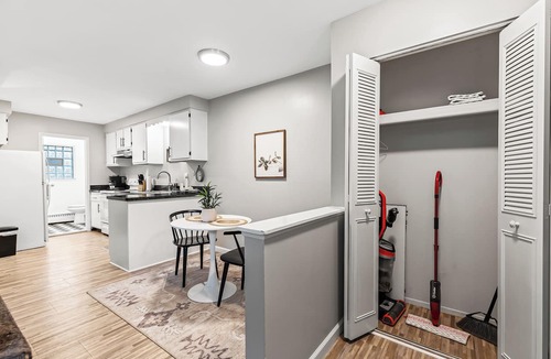 Mount Clemens Apartment | Quiet Cozy End Unit Near Mt. Clemens Downtown