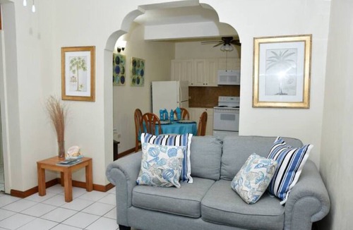 Estate Annas Retreat Apartment | Quiet Cozy Island Mountain Getaway