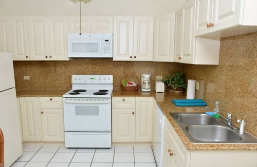 Estate Annas Retreat Apartment | Quiet Cozy Island Mountain Getaway