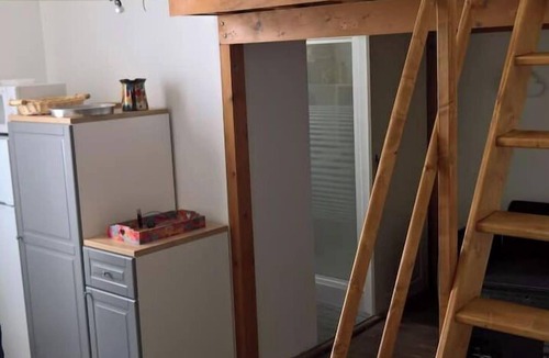 20th Arrondissement Apartment | Quiet, cozy studio in the heart of Paris