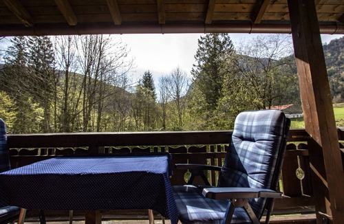 Weissbach an der Alpenstrasse Apartment | Quiet, centrally located apartment with sunny balcony