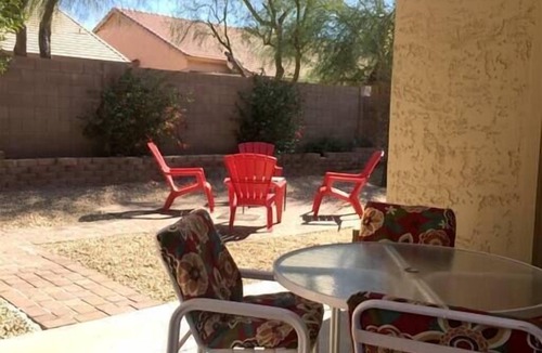 Desert View Village House | Quiet desert getaway, ping-pong, BBQ, citrus