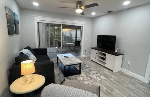Park East Condo | Quiet Downtown Sarasota Condo minutes from Siesta Key.