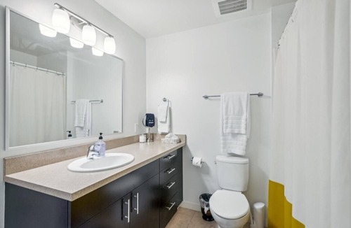 Belmont Hotel | Quiet End-Unit Studio w/Full Kitchen + Natural Light