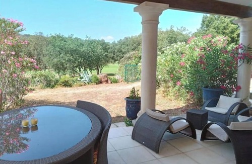 Garrigues Villa | Quiet, facing the golf course, 5 minutes from the town center, very central