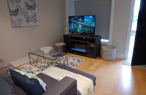 Burnaby House | Quiet family friendly duplex in Highgate, Burnaby. New furniture throughout