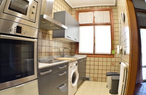 Olite Cottage | Quiet, fully furnished house with a pool, barbecue, and large garden