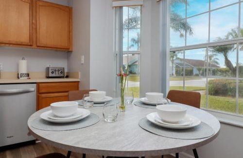 Westbury House | Quiet Getaway Nr Golf & Posner Park with Pool