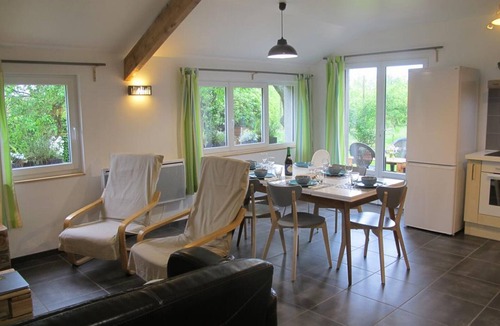 Saint-Waast Cottage | Quiet gîte with parking - 5 guests
