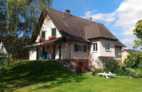 Wolfersdorf Apartment | Quiet gite in a cul-de-sac. Pets accepted by prior arrangement.