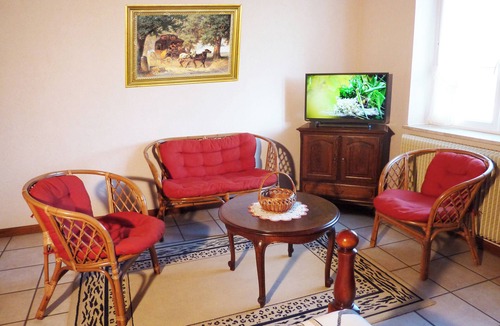 Wolfersdorf Apartment | Quiet gite in a cul-de-sac. Pets accepted by prior arrangement.