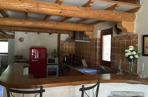 Valreas Cottage | Quiet gîte in the enclave of the Popes