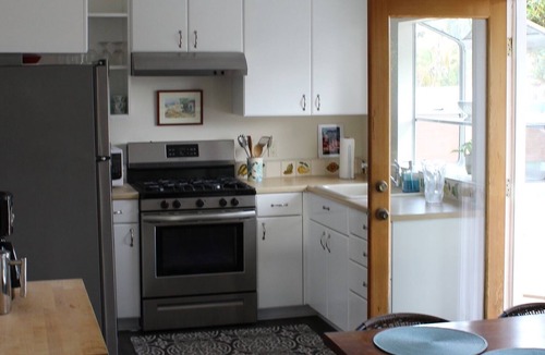 Coronado Cottage | Quiet Granny Flat 1-1/2 Blocks to Beach, Bay, Tennis, and Hotel Del