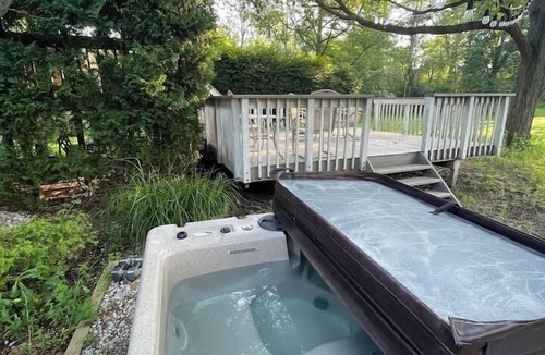 South Russell Apartment | Quiet Guest Space with Hot Tub, Laundry, and Gym