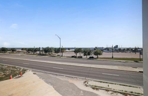Pass Christian Apartment | Quiet Harbor Condo-Private Balcony-Relaxing Stay
