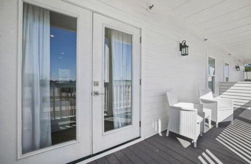 Pass Christian Apartment | Quiet Harbor Condo-Private Balcony-Relaxing Stay