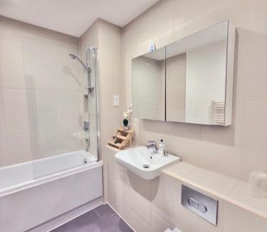 East Ham Apartment | Quiet Hideaway
