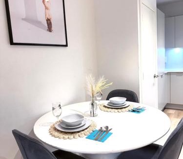 East Ham Apartment | Quiet Hideaway